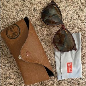Ray Bans woman’s sunnies